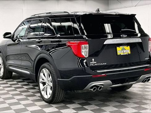 Used 2023 Ford Explorer Platinum w/ Technology Package image 3