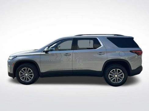 Used 2023 Chevrolet Traverse LT FWD image 2