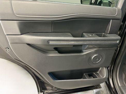 Used 2024 Ford Expedition XLT image 27