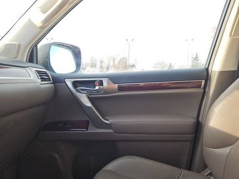 Used 2018 Lexus GX 460 image 38