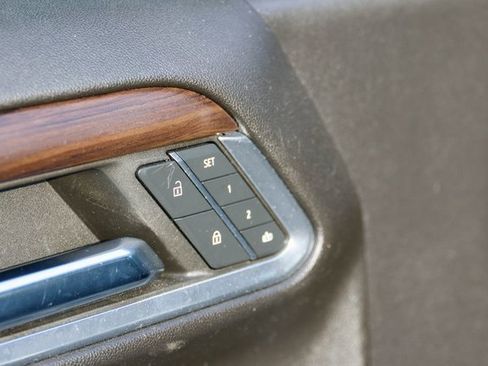 Used 2024 GMC Sierra 1500 SLT image 11