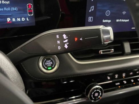 Used 2025 Chevrolet Equinox LT image 16