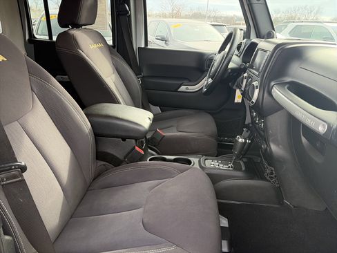 Used 2013 Jeep Wrangler Unlimited Sahara w/ Connectivity Group image 22