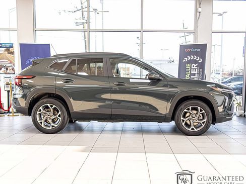 Used 2025 Chevrolet Trax LT w/ Driver Confidence Package FWD image 9