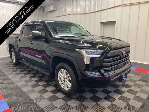 Used 2022 Toyota Tundra SR5 w/ SR5 Convenience Package image 1