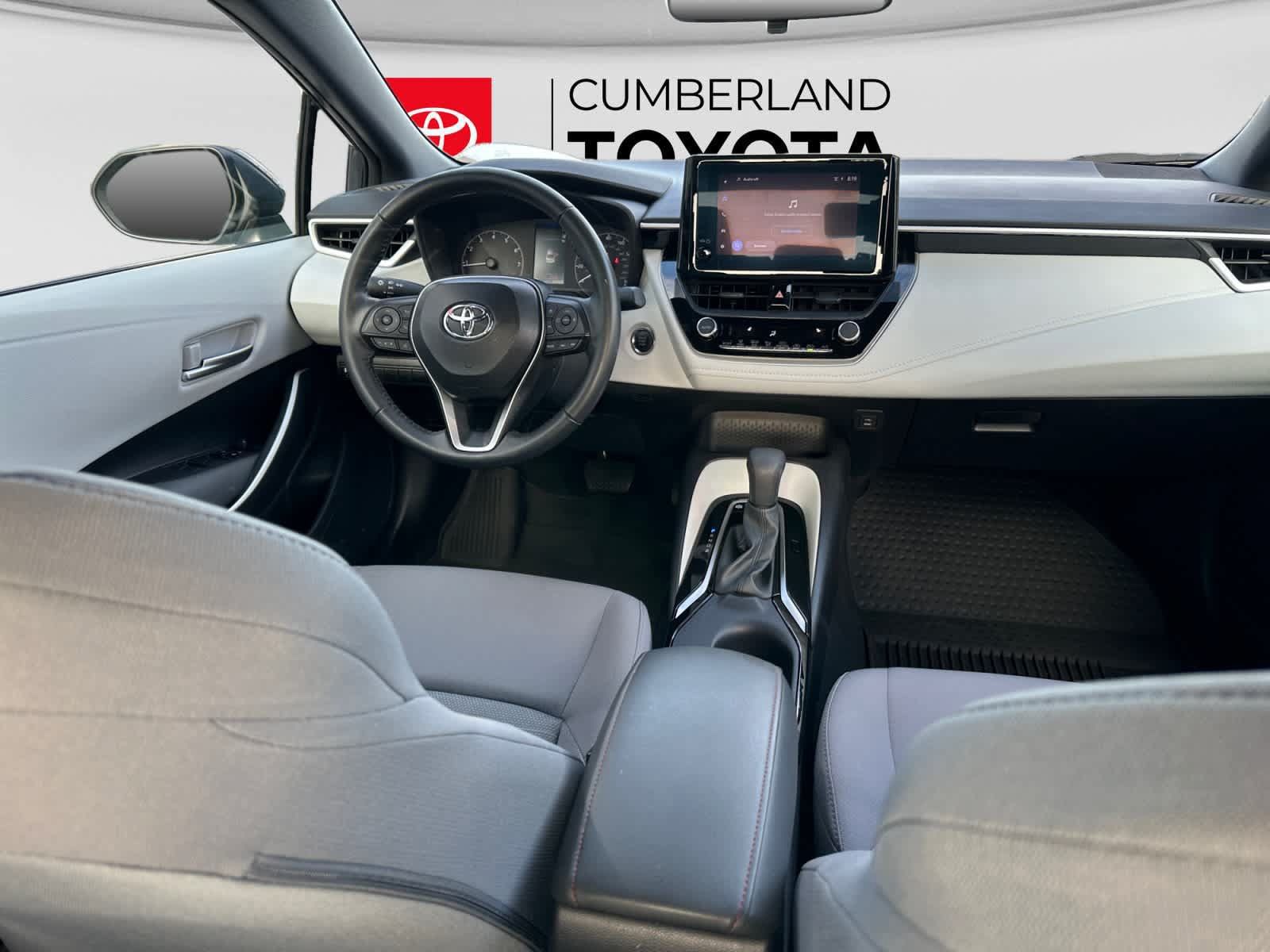 Used 2025 Toyota Corolla SE w/ Convenience Package FWD image 18