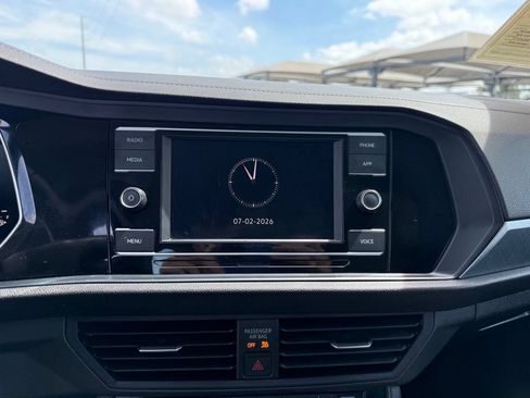 Used 2024 Volkswagen Jetta SE FWD image 18
