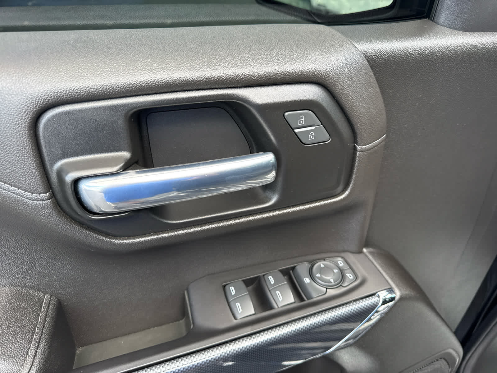 Certified 2022 Chevrolet Silverado 1500 RST AWD/4WD image 10