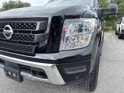 Used 2021 Nissan Titan SV w/ SV Convenience Package RWD image 9