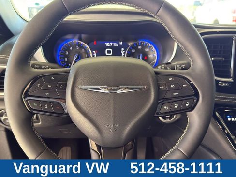 Used 2025 Chrysler Pacifica Limited FWD image 21