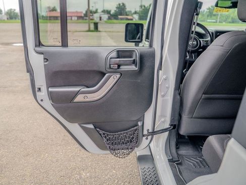 Used 2018 Jeep Wrangler Unlimited Sport S AWD/4WD image 13