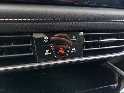 Used 2026 Volkswagen Atlas SE FWD image 27