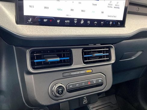 Certified 2025 Ford Maverick XLT w/ XLT Luxury Package FWD image 32