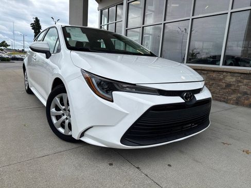 Used 2025 Toyota Corolla LE FWD image 1
