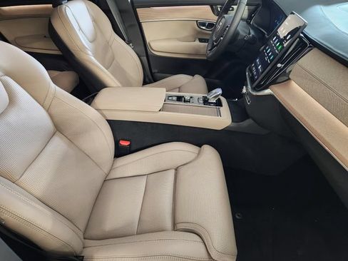 Used 2026 Volvo XC90 B6 Ultra w/ Protection Package Premier AWD/4WD image 3