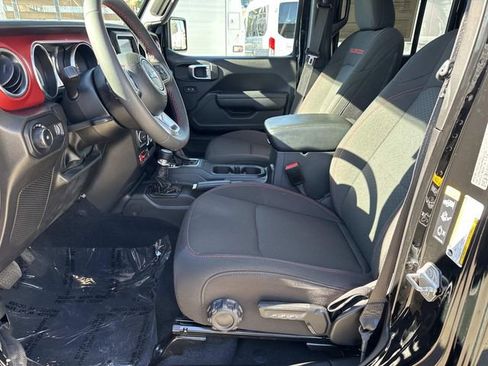 Used 2023 Jeep Wrangler Unlimited Rubicon image 16