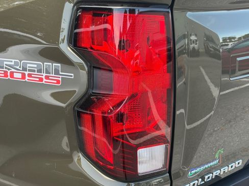 Used 2025 Chevrolet Colorado Trail Boss AWD/4WD image 40
