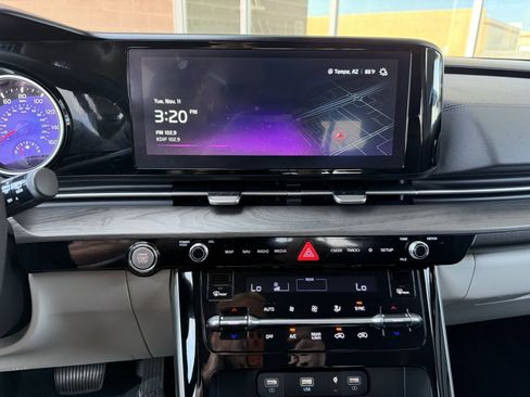 Used 2024 Kia Carnival EX image 20