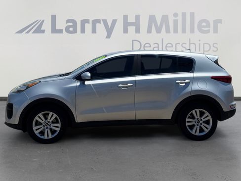 Used 2018 Kia Sportage LX FWD image 2