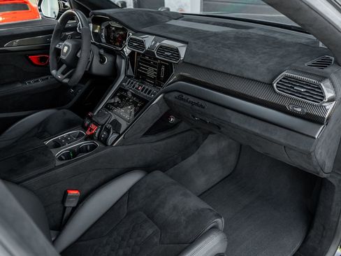 Used 2023 Lamborghini Urus Performante AWD/4WD image 2