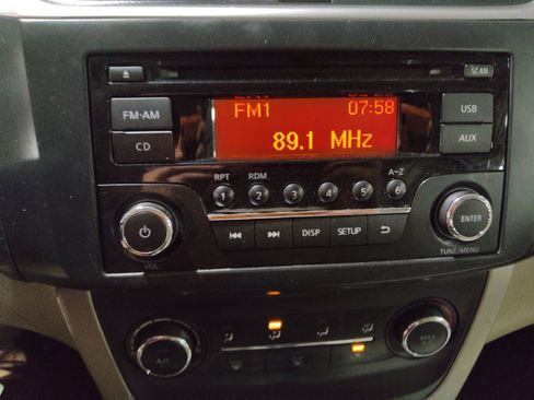 Used 2015 Nissan Sentra S image 25