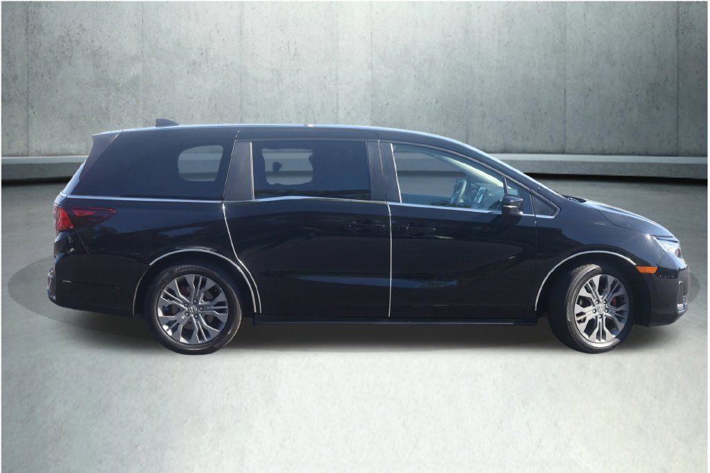 Used 2026 Honda Odyssey Touring image 13