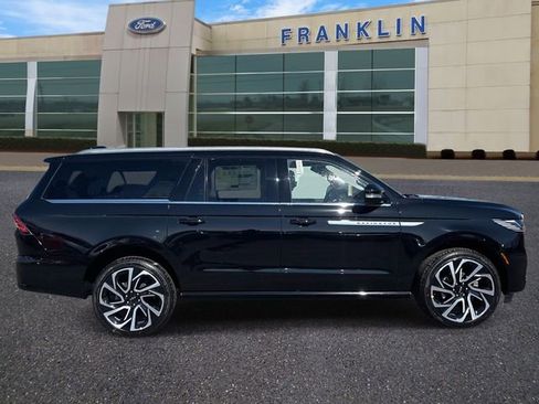 New 2026 Lincoln Navigator L Reserve image 8