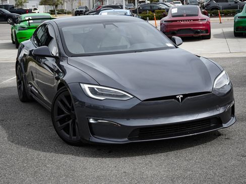 Used 2021 Tesla Model S Plaid image 3