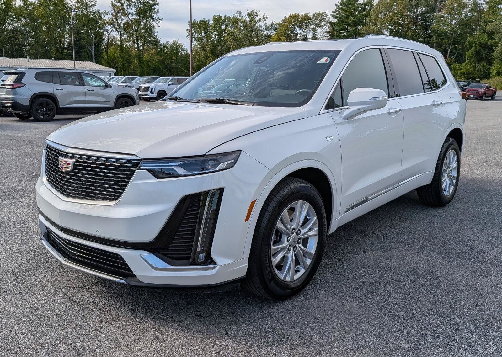 Used 2024 Cadillac XT6 Luxury w/ LPO, Floor Liner Package AWD/4WD image 3