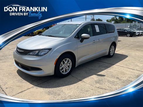 Used 2022 Chrysler Voyager LX FWD image 1