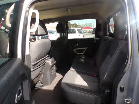 Used 2020 Nissan Titan SV w/ SV Convenience Package image 10