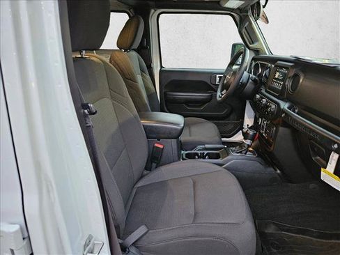 Used 2023 Jeep Wrangler Unlimited w/ Convenience Group AWD/4WD image 18