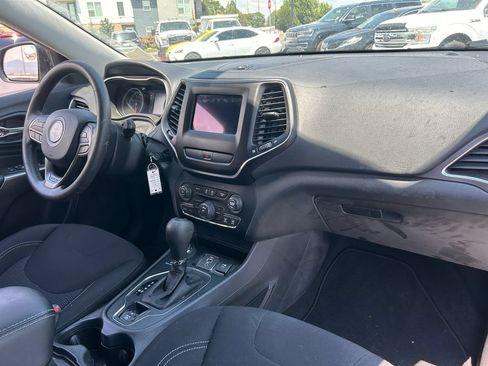 Used 2019 Jeep Cherokee Latitude w/ Popular Appearance Group AWD/4WD image 31