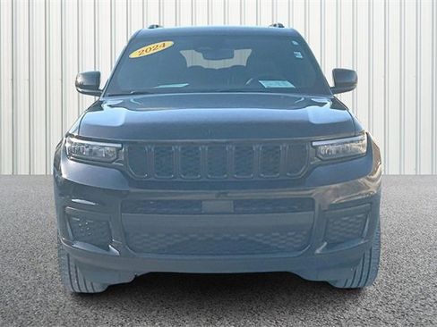 Used 2024 Jeep Grand Cherokee L Altitude image 3