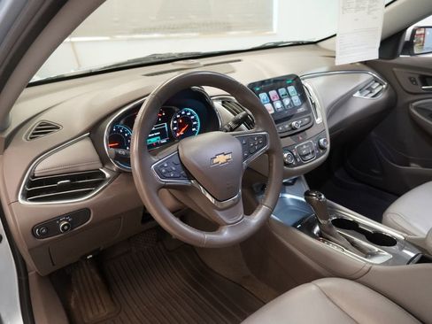 Used 2017 Chevrolet Malibu LT w/ Leather Package image 6