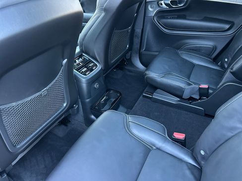 Used 2025 Volvo XC90 T8 Ultra w/ Protection Package Premier image 4