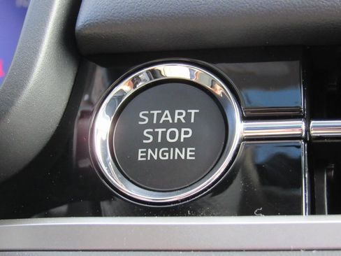 New 2025 Mitsubishi Outlander SE image 19