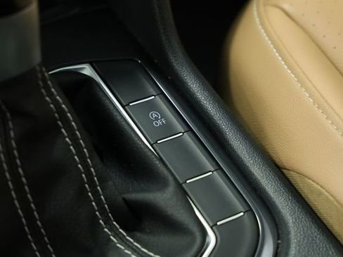 Used 2024 Volkswagen Tiguan SE image 24