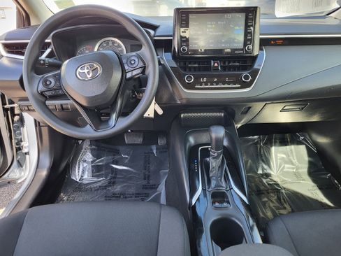 Used 2022 Toyota Corolla LE image 18