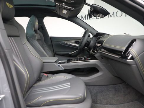 Used 2025 Aston Martin DBX 707 image 21