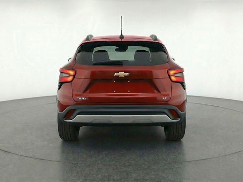 Used 2025 Chevrolet Trax LT image 7