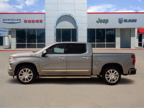 Used 2024 Chevrolet Silverado 1500 High Country w/ High Country Premium Package AWD/4WD image 3