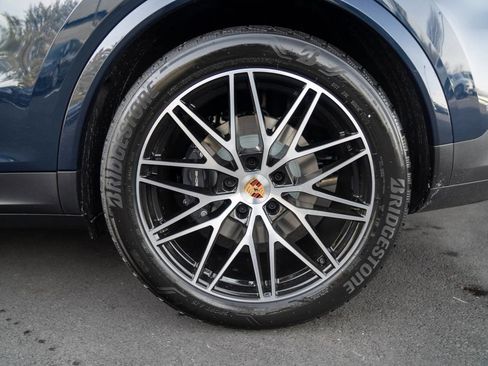 New 2026 Porsche Cayenne Base image 8