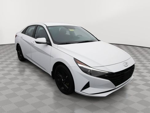 Used 2023 Hyundai Elantra Blue image 3