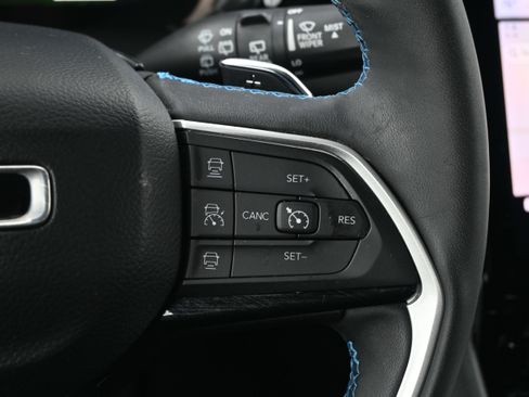 Used 2023 Jeep Grand Cherokee Trailhawk w/ Luxury Tech Group III image 31