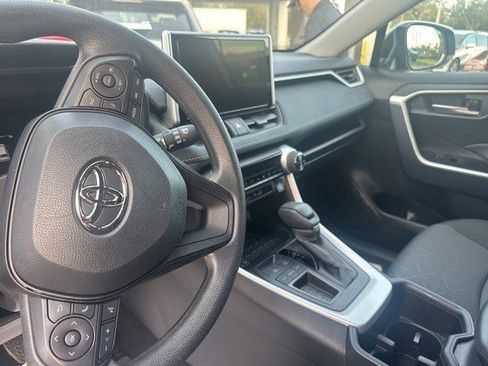 Used 2025 Toyota RAV4 XLE w/ Convenience Package image 4