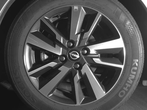 Used 2025 Nissan Versa SV image 12