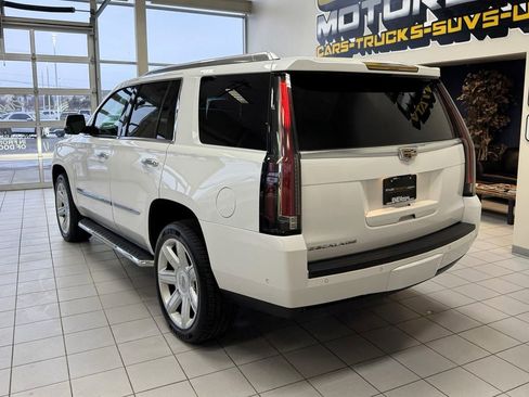 Used 2017 Cadillac Escalade Premium Luxury image 60