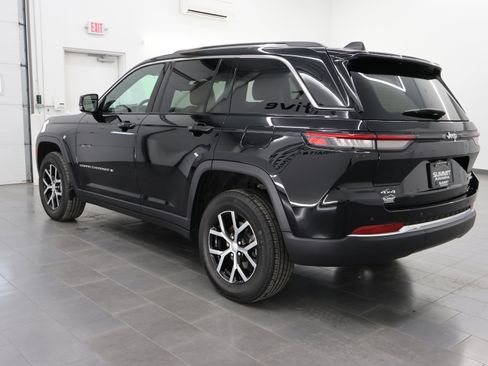 Used 2023 Jeep Grand Cherokee Limited image 5