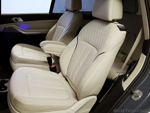 Certified 2023 BMW X7 xDrive40i w/ Premium Package image 12